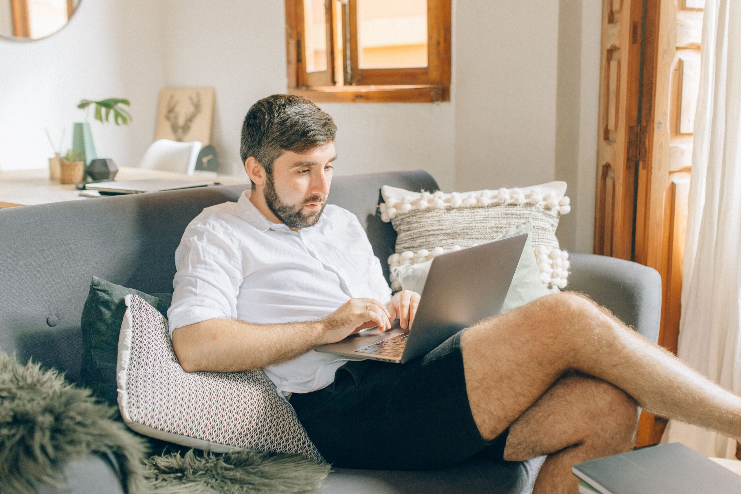 Self-employed professional in Spain weighing autónomo status against setting up a Sociedad Limitada