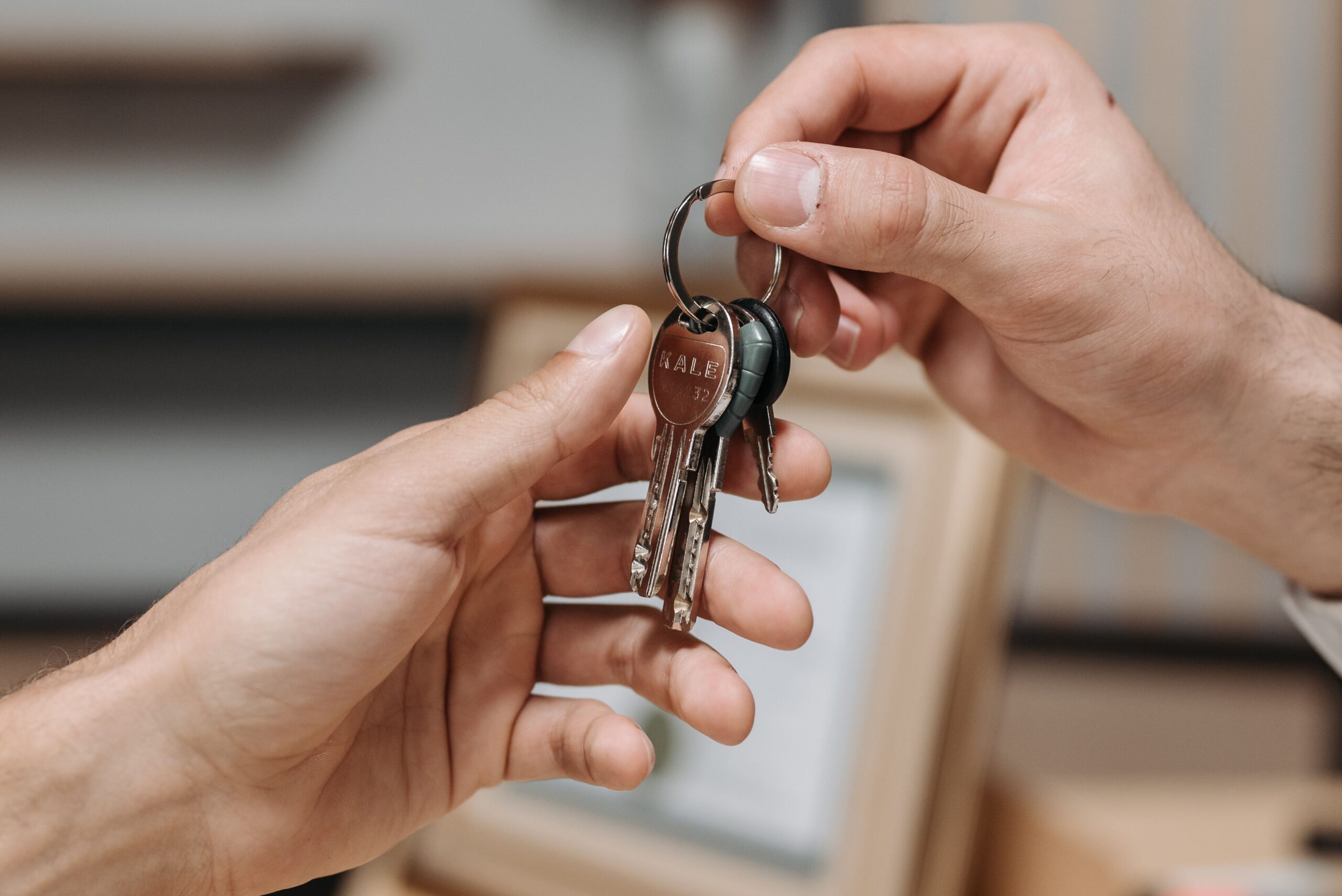 Parent and adult child discussing a financial gift subject to Spanish gift tax