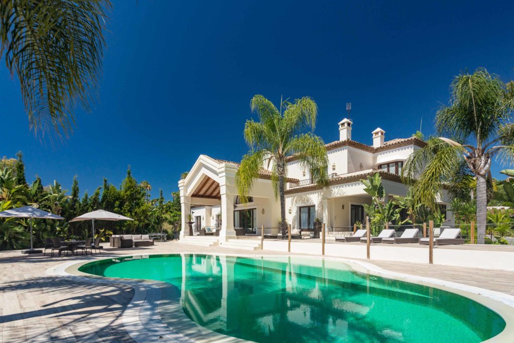 Assets and financial statements representing Spain's wealth tax and solidarity tax on large fortunes